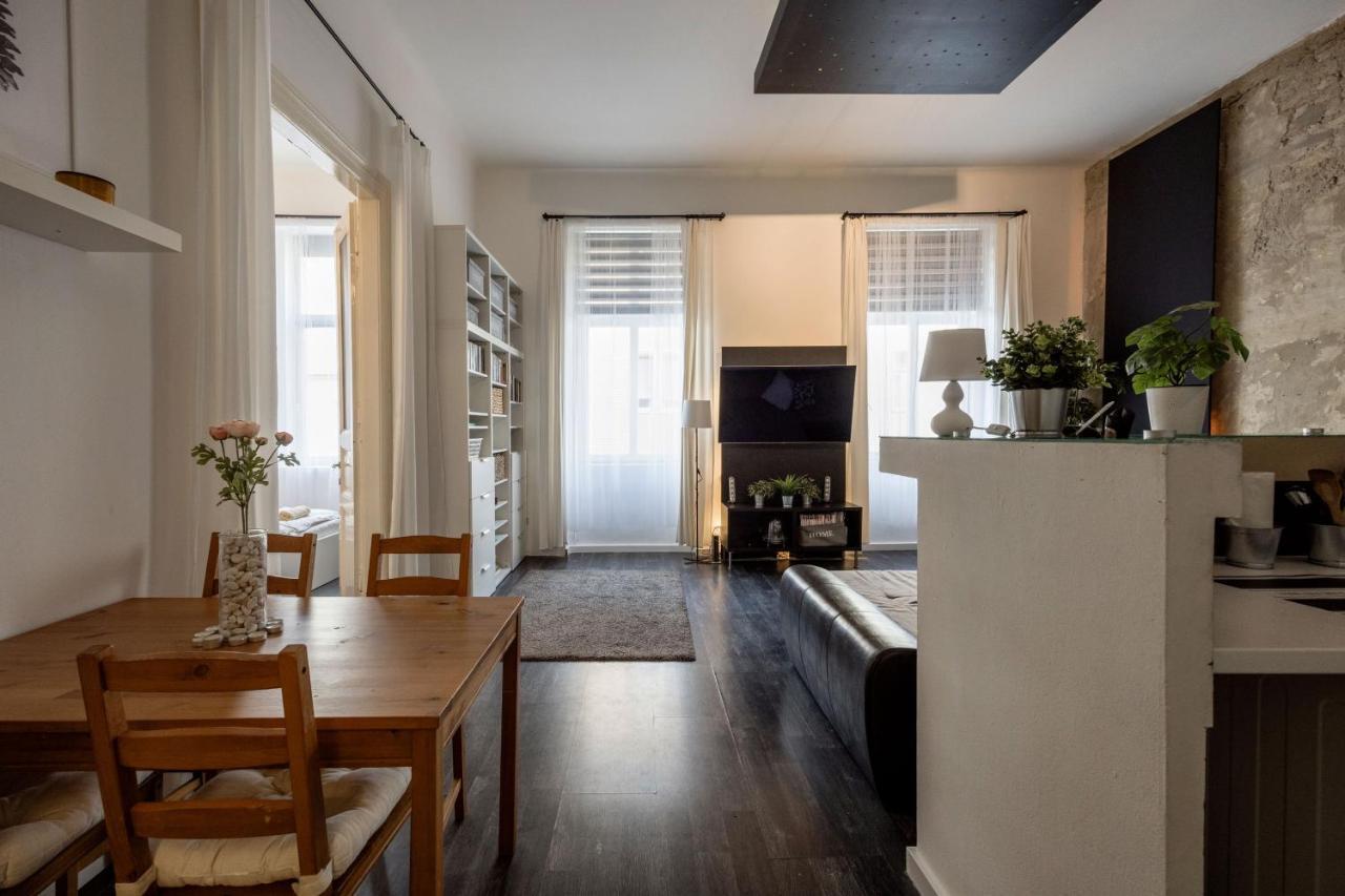 Spacious Apartment Almassy Budapest Exterior photo